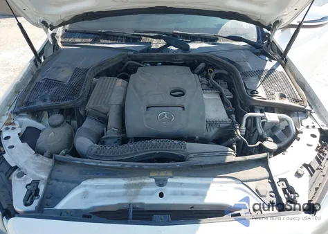 2018 Mercedes-Benz C 300 4Matic z USA, uszkodzony, nr VIN 55SWF4KBXJU236493